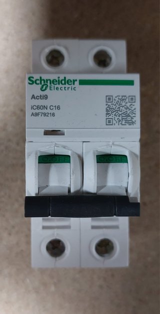 Interruptor Magnetotérmico Schneider iC60N 2P 16A