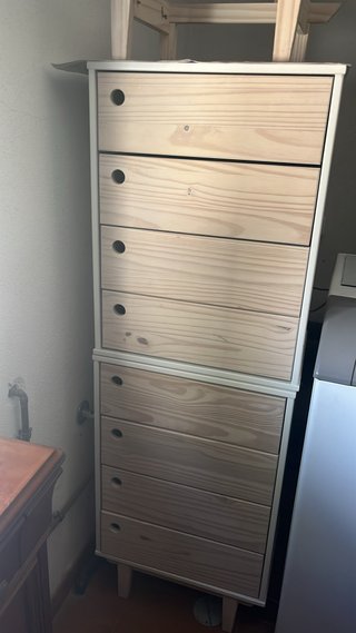 Cómoda alta de madera