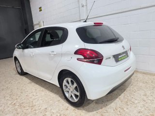 Peugeot 208  active