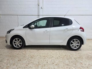 Peugeot 208  active