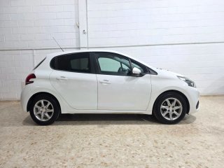 Peugeot 208  active