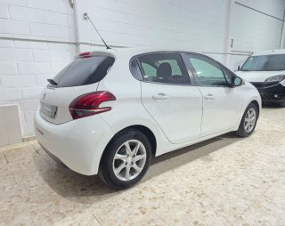 Peugeot 208  active