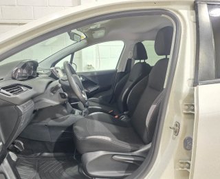 Peugeot 208  active