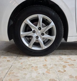 Peugeot 208  active