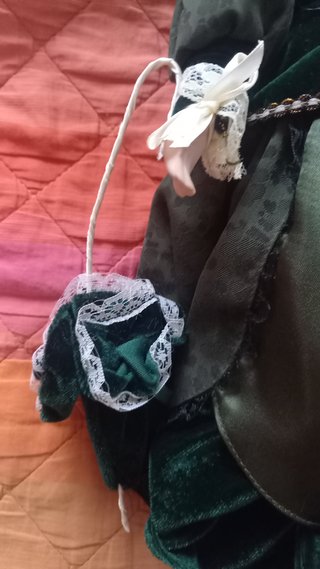 Bambola da collezione con ombrello