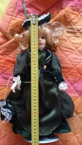 Bambola da collezione con ombrello