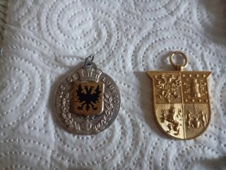 Lote de 8 medallas y insignias