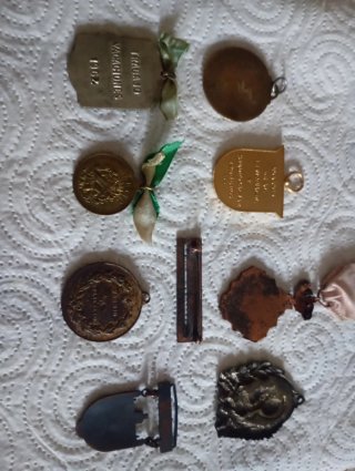 Lote de 8 medallas y insignias