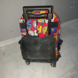 Mochila Totto con ruedas y estampado