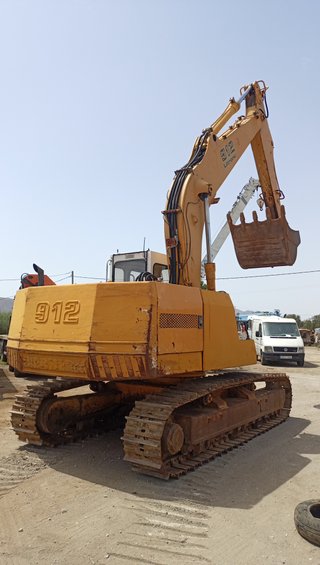 SE VENDE EXCAVADORA LIEBHEER