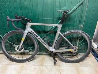 Bicicleta Wolfbike aero Carbon