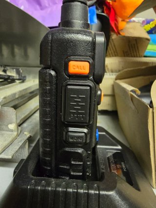 Walkie Talkie Baofeng con Base de Carga