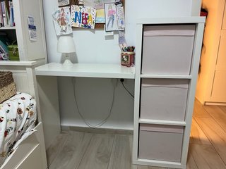 Escritorio Ikea con estante Kallax incorporado