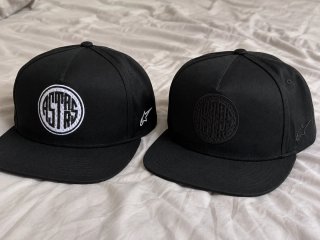 Pack 2 Gorras Alpinestars visera plana Motoristas