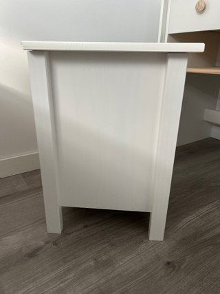 Mesita de noche de madera