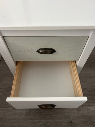 Mesita de noche de madera
