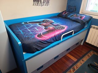 Mueble infantil azul (armario + cama doble)