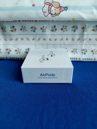 Apple AirPods 4 con Cancellazione del Rumore (ANC)