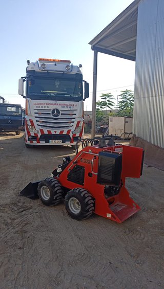 Mini pala cargadora roja NUEVA A ESTRENAR