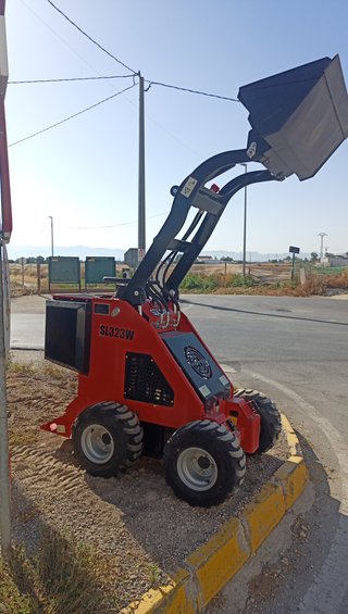 Mini pala cargadora roja NUEVA A ESTRENAR