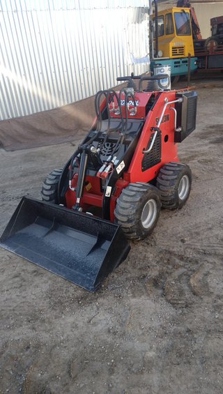 Mini pala cargadora roja NUEVA A ESTRENAR
