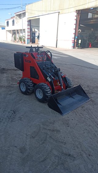 Mini pala cargadora roja NUEVA A ESTRENAR
