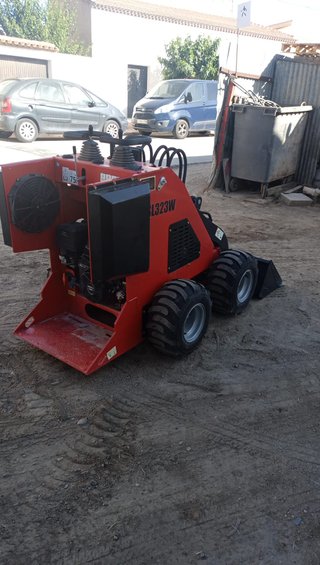 Mini pala cargadora roja NUEVA A ESTRENAR
