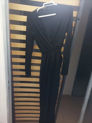 Vestido de fiesta negro Bershka