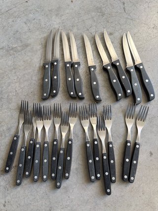 Set de 22 cubiertos (cuchillos y tenedores)