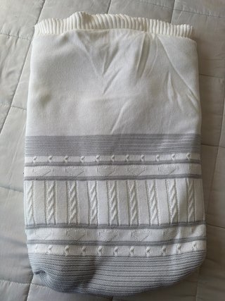 Saco punto bebé blanco y gris