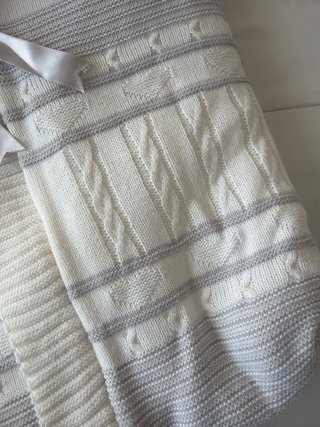Saco punto bebé blanco y gris