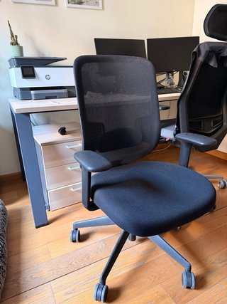 Silla de oficina ergonómica negra