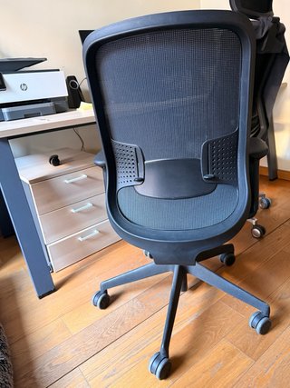 Silla de oficina ergonómica negra