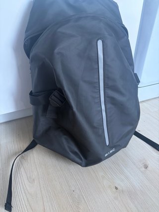 Mochila para moto negra de Amazon