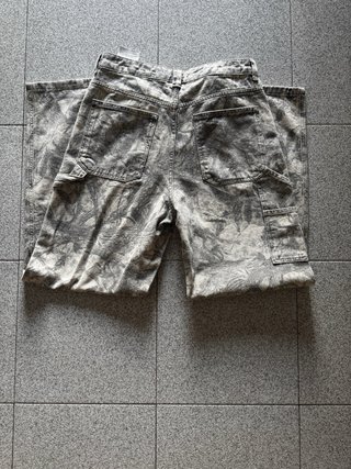 Pantaloni con stampa effetto marmorizzato di zara