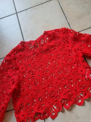 Blusa de encaje roja