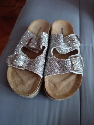 Sandalias Plateadas con Pedrería