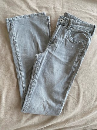 Vaqueros boot cut tiro bajo grises