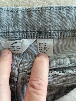 Vaqueros boot cut tiro bajo grises