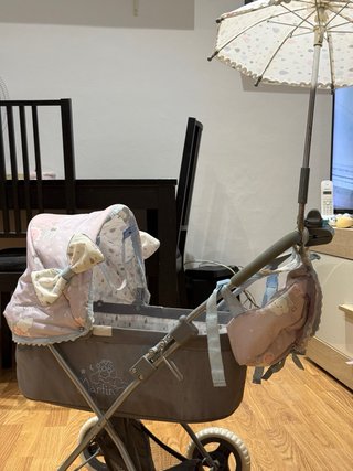 Cochecito de bebé con capota y accesorios