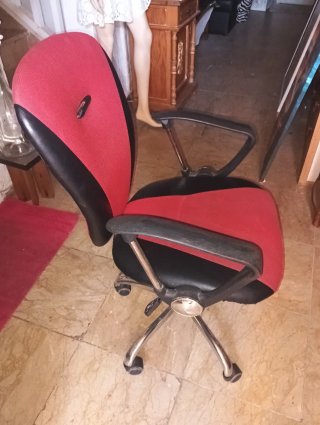 Sillón Oficina/Estudio Giratorio Rojo y Negro