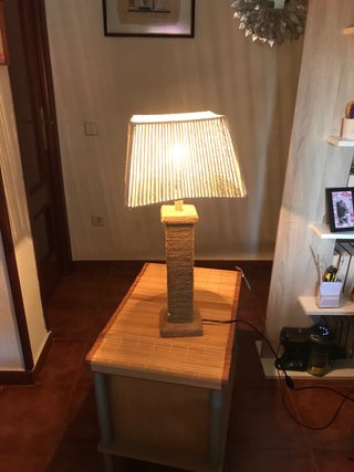 Lámpara de mesa estilo rústico