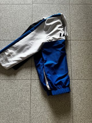 Giacca a vento Lacoste blu e bianca