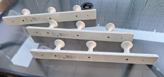 Lote de 3 Percheros Blancos