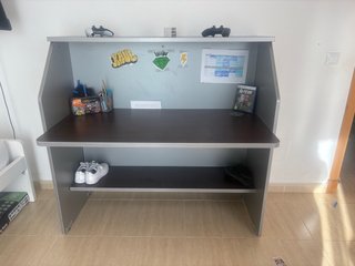 Escritorio con Estante Inferior