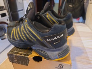 Zapatillas Salomon Negras y Amarillas Gore/tex