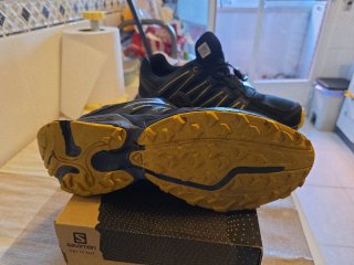 Zapatillas Salomon Negras y Amarillas Gore/tex