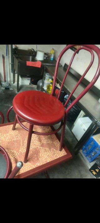 Mesa y 4 sillas de estilo rústico