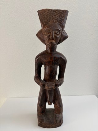 Statua africana in legno intagliato