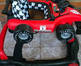 Andador de bebé estilo coche de carreras